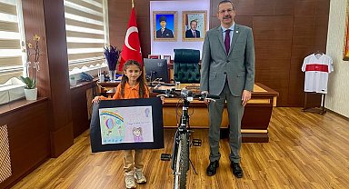 Dilimizin Zenginlikleri Projesi yarışmasında dereceye giren öğrencilere ödül