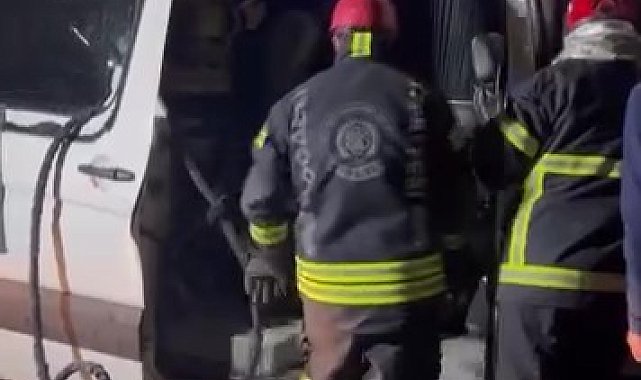 Dilovası'nda tır ile işçi minibüsü çarpıştı: 9 yaralı