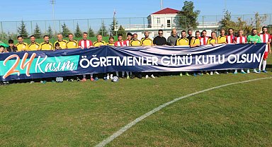 Diyarbakır'da 24 Kasım Öğretmenler Günü dolayısıyla dostluk maçı yapıldı