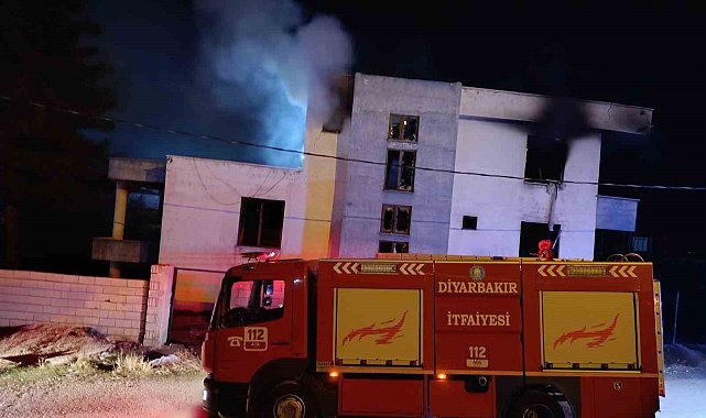Diyarbakır'da çıkan yangında boş ev kullanılamaz hale geldi