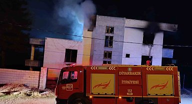 Diyarbakır'da çıkan yangında boş ev kullanılamaz hale geldi