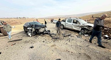 Diyarbakır'da iki otomobil kafa kafaya çarpıştı: 2 yaralı