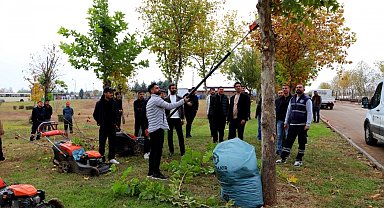Diyarbakır'da üniversite öğrencileri sahada budama tekniklerini uygulamalı öğrendi