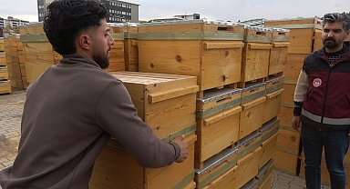Doğunun en çok bal üretilen ikinci ili olan Bingöl'de arıcılara 435 organik kovan dağıtıldı