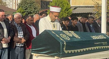 Döner yedikten sonra evinde ölü bulunan 13 yaşındaki Eren Yılgın son yolculuğuna uğurlandı