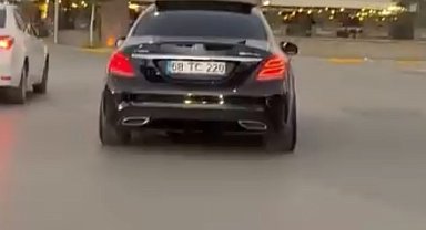 Drift atan sürücünün tehlikeli yolculuğu kamerada