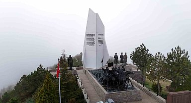 Duatepe Anıtı sisle kaplandı, ortaya kartpostallık görüntüler çıktı