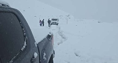 Durankaya-Şivekür yolu kar ve tipi nedeniyle ulaşıma kapandı