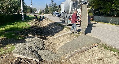 Düzce'de köy yollarına v kanal yapılıyor