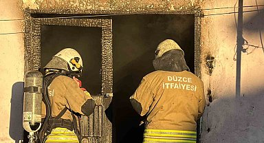 Düzce'de yangında dumandan etkilenen 5 kişi hastaneye kaldırıldı