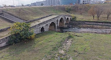 E-5'in yanında çukura terk edildi: 470 yıllık Haramidere Köprüsü içler acısı halde