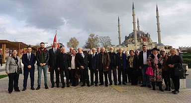 Edirne'de Ticaret Lisesi mezunları Selimiye'nin gölgesinde buluştu