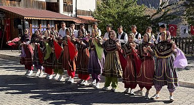 Eğin Halk Oyunları, gençlerle yeniden hayat buluyor