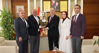 Eğitim Bir Sen'den Milli Eğitim Müdürü'ne 24 Kasım jesti