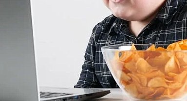 Ekran bağımlılığı ağız sağlığını da etkiliyor!