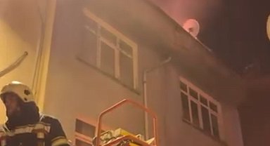 Elazığ'da 4 katlı apartmanda yangın paniği