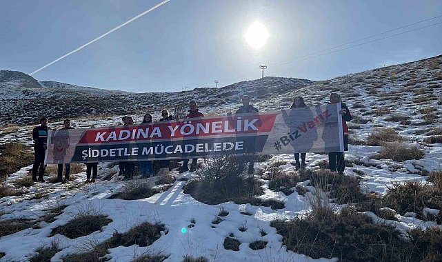Elazığ'ın 2 bin 347 metrelik Hazarbaba zirvesinden şiddete karşı uyarı mesajı