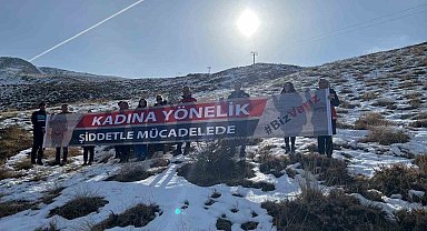Elazığ'ın 2 bin 347 metrelik Hazarbaba zirvesinden şiddete karşı uyarı mesajı