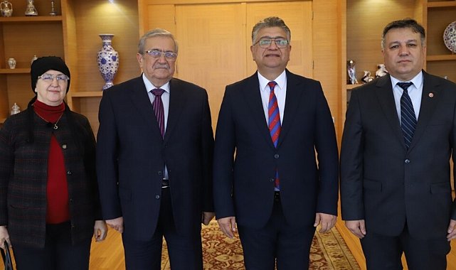 Emekli Müdür Ahmet Urfalı eserlerini Rektör Kızıltoprak'a takdim etti