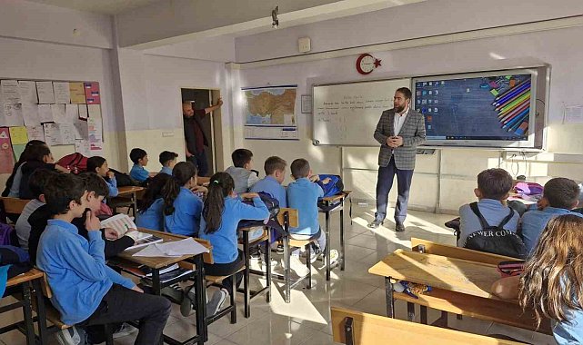 Emet İlçe Vaizi Gül'ün ortaokul öğrencileriyle değerler eğitimi buluşması