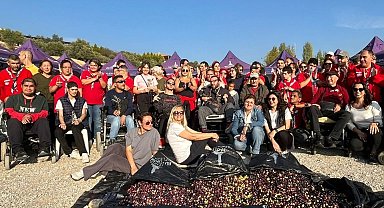 Engelli yurttaşlar zeytin hasadında buluştu