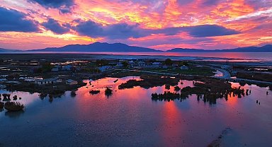 Erçek Gölü'nde muhteşem günbatımı