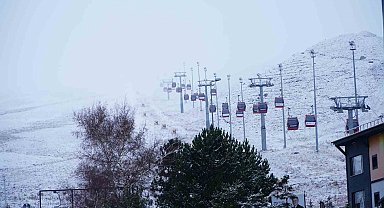 Erciyes'te kar yağışı, dağ beyaza büründü