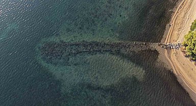 Erdek Körfezi'nde deniz çekildi, antik liman gün yüzüne çıktı