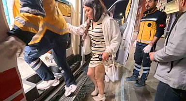 Erkek arkadaşının görüştüğü kadını bıçakladı