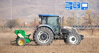 Erzincan Belediyesi uygulama tarlalarında hububat ekimi yaptı