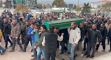 Erzincan'da silahla vurularak hayatını kaybeden baba ve oğul son yolculuklarına uğurlandı