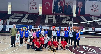 Erzurum Valiliği Kadın Voleybol Takımı şampiyon oldu
