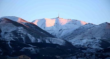 Erzurum'a kar geliyor