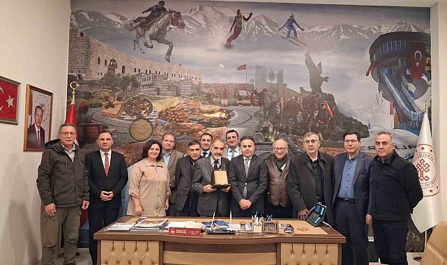Erzurum'da halk kültürünün hafızası Muhsin Koç, 38 yılın ardından emekli oldu
