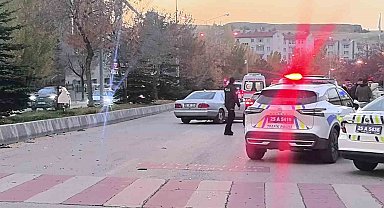 Erzurum'da iki otomobil çarpıştı: 3 yaralı