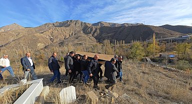 Erzurum'da katledilen kadın, gözyaşları ve dualarla uğurlandı