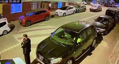 Esenyurt'ta sokaktaki 2 kişiye silahlı saldırı: O anlar kamerada