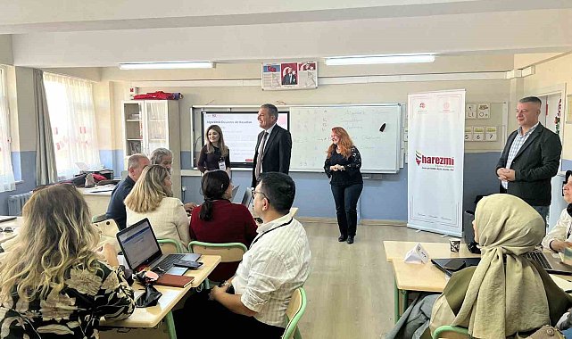 Eskişehir'de Harezmi Eğitim Programı öğretmen eğitimleri başladı