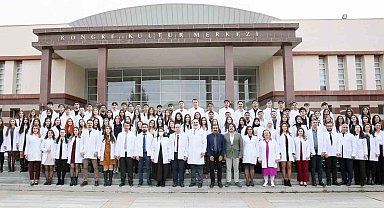 ESOGÜ'lü genç diş hekimi adayları beyaz önlüklerini giydi