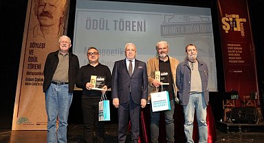 ETÜ öğretim üyesi Prof. Dr. Murat Kacıroğlu'na edebiyat eleştirisi ödülü