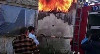 Ev ve samanlık alev topuna döndü