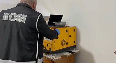 Evin odalarını sigara imalathanesine çevirmişler