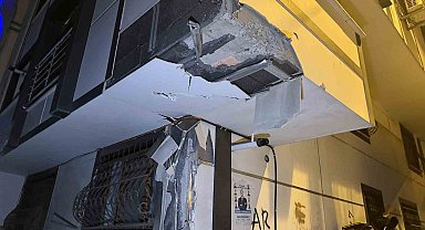 Eyüpsultan'da sokağa dalan vinç dehşet saçtı: Mahalleli sokağa döküldü