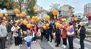 Ezine'de Lösemili Çocuklar Haftası yürüyüşü