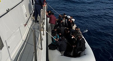 Faciadan dönüldü: 40'ı çocuk 64 düzensiz göçmen kurtarıldı