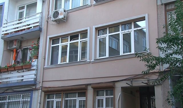 Fatih'te bir kişi evinde silahla vurulmuş halde bulundu