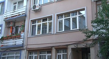 Fatih'te bir kişi evinde silahla vurulmuş halde bulundu