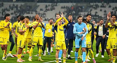 Fenerbahçe, 2-0 geriden gelerek derbiyi kazandı