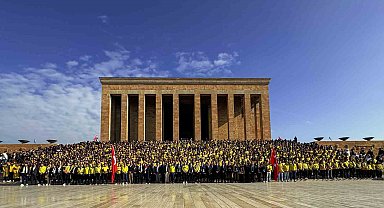 Fenerbahçeli taraftarlar, Anıtkabir'i ziyaret etti
