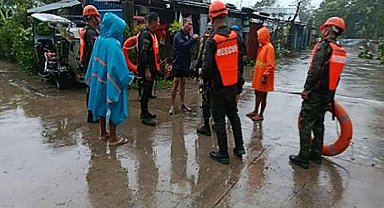 Filipinler'i vuran süper tayfunda ölü sayısı 27'ye yükseldi, 2 kişi kayıp